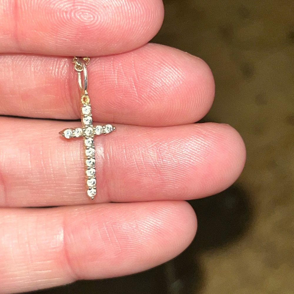 Elegant Silver Cross Pendant LA CN